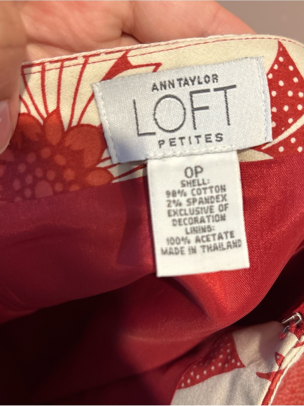 Red and White Floral Cotton skirt - Picture 2 of 3